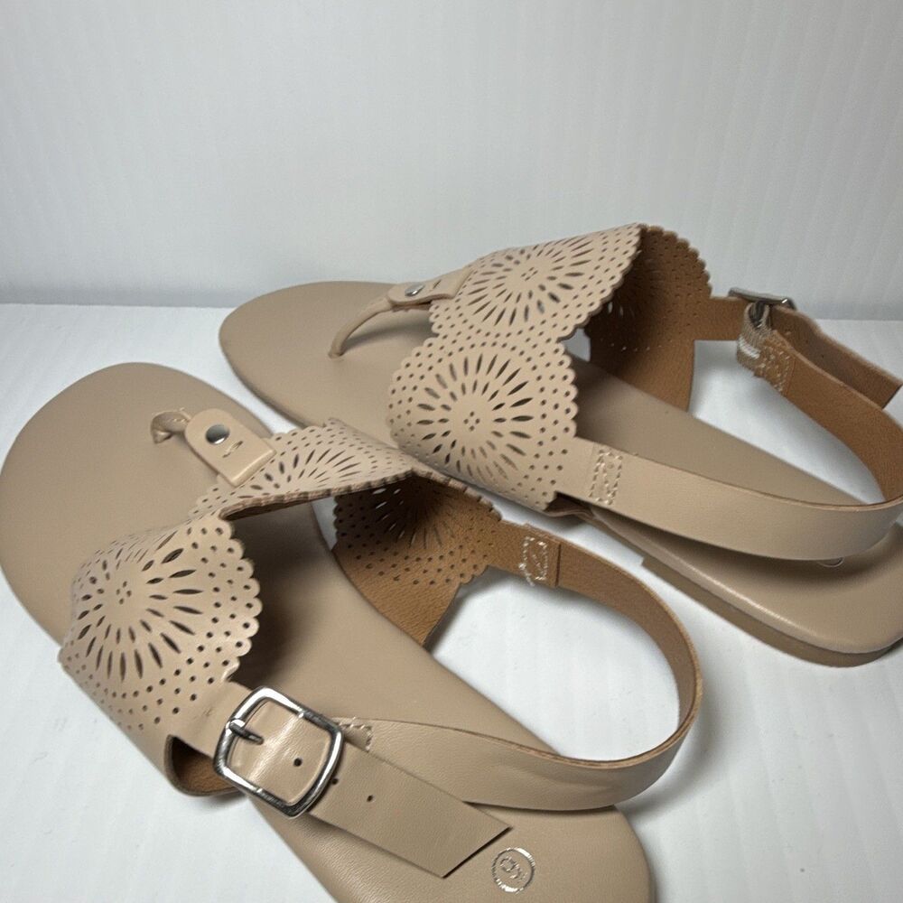 Beige Thong Flat Sandals Faux Leather Buckle Ankle Strap Women’s 9 - Picture 2 of 7